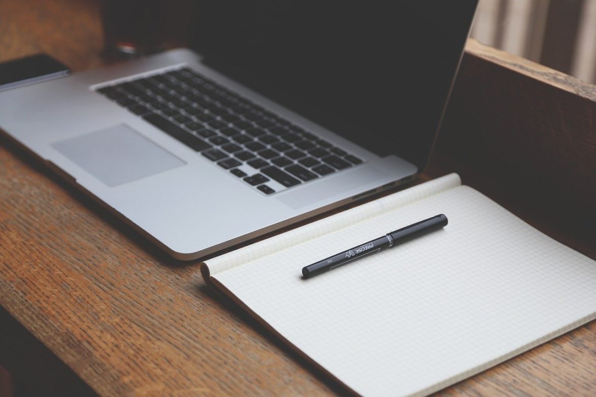 desk-gba3086924_1280 emprender en 2022
