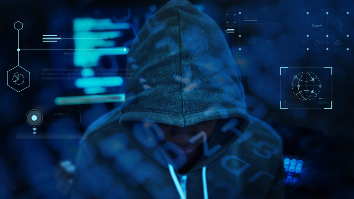 Hacker with their hood up ciberseguridad