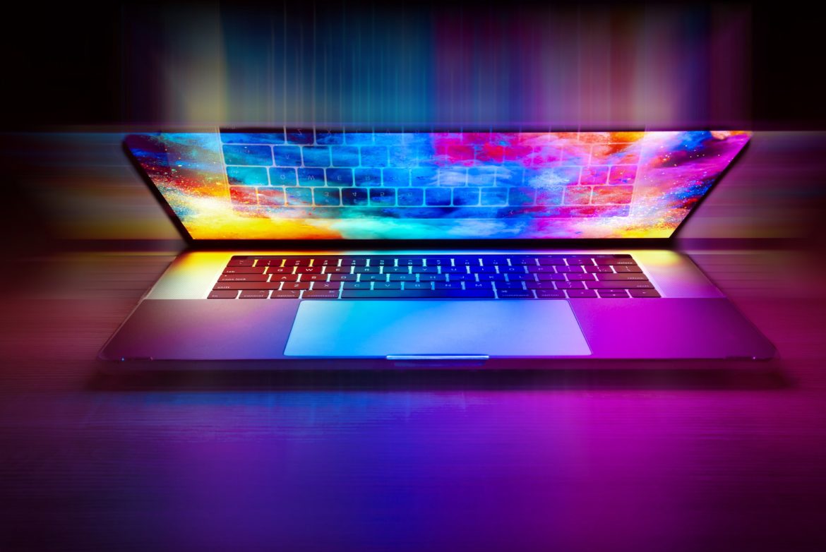 laptop-g0f8cd2c0c_1920 transformación digital segura