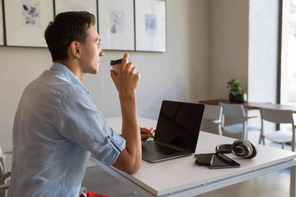 1645 cese de actividad