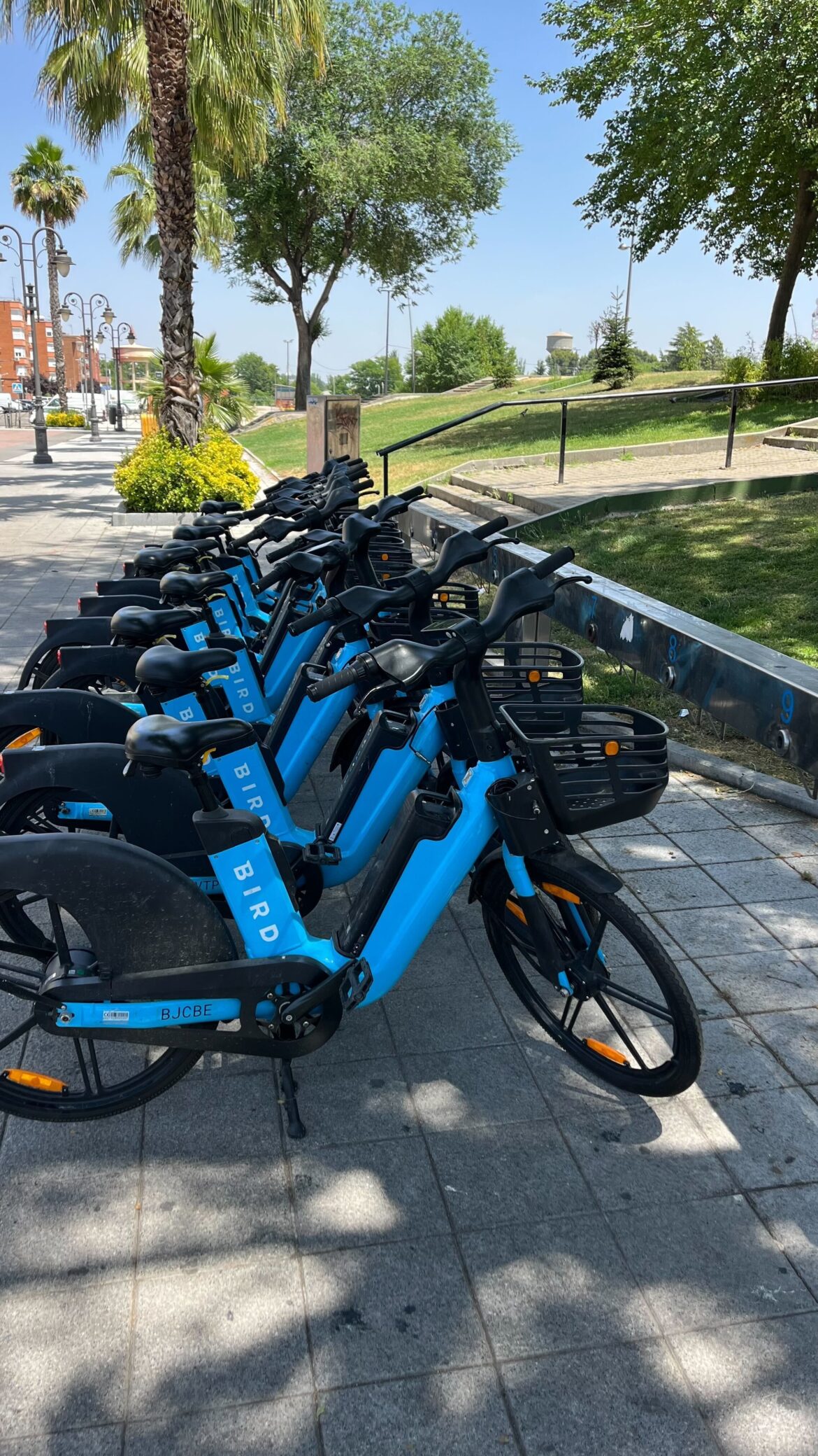 Bird lanza su servicio de bicicletas y patinetes compartidos en Getafe, reforzando la movilidad sostenible en la ciudad