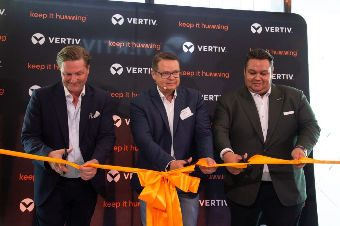 Impulsando la infraestructura crítica mediante el talento: Vertiv inaugura un nuevo centro Vertiv Academy en Frankfurt