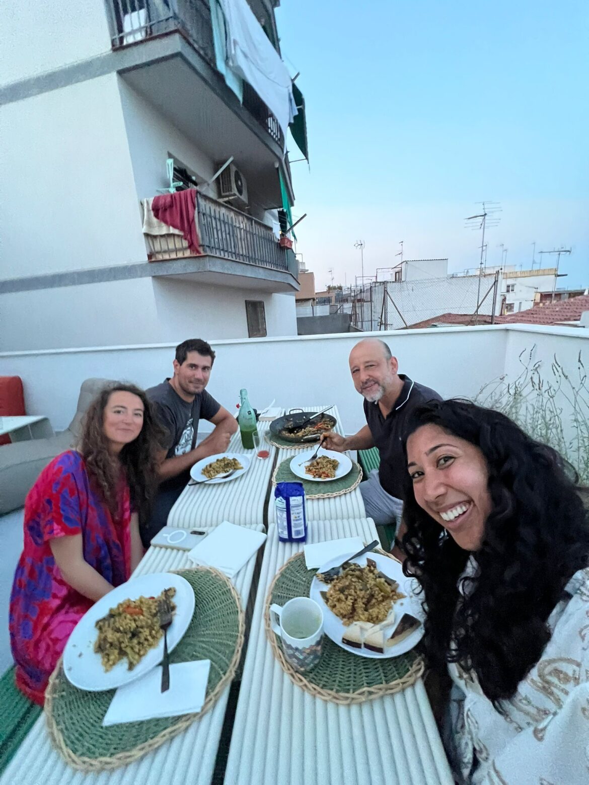 Un coliving autosuficiente revoluciona el barrio de Vista Alegre en Barcelona