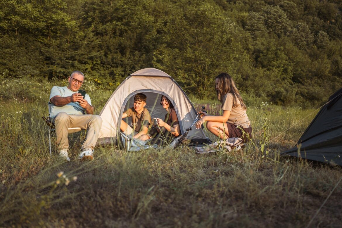 Glampings, cabañas aisladas y campings protegidos encuentran en el satélite su conectividad ideal