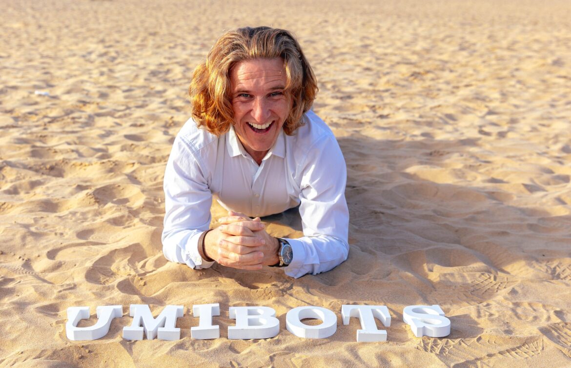 La startup disruptiva Umibots y FCC optimizan la limpieza de playas con los robots inteligentes 