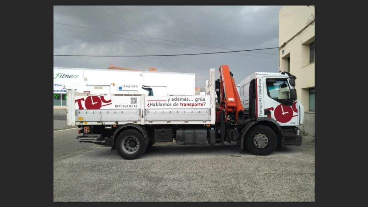 Top Courier incorpora nuevos camiones grúa a su flota para ofrecer soluciones logísticas completas