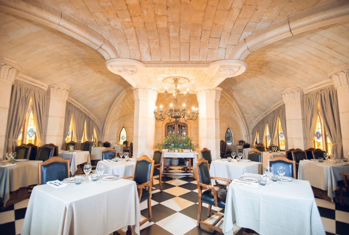 El restaurante La Tahona, del Grupo Asador de Aranda, celebra cuatro décadas de éxito en Madrid fiel a un modelo que no necesita reinventarse