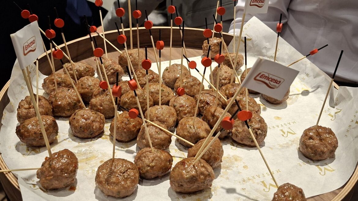 Las albóndigas con jalapeños y chorizos criollos de Emcesa triunfan en el Congreso AECOC