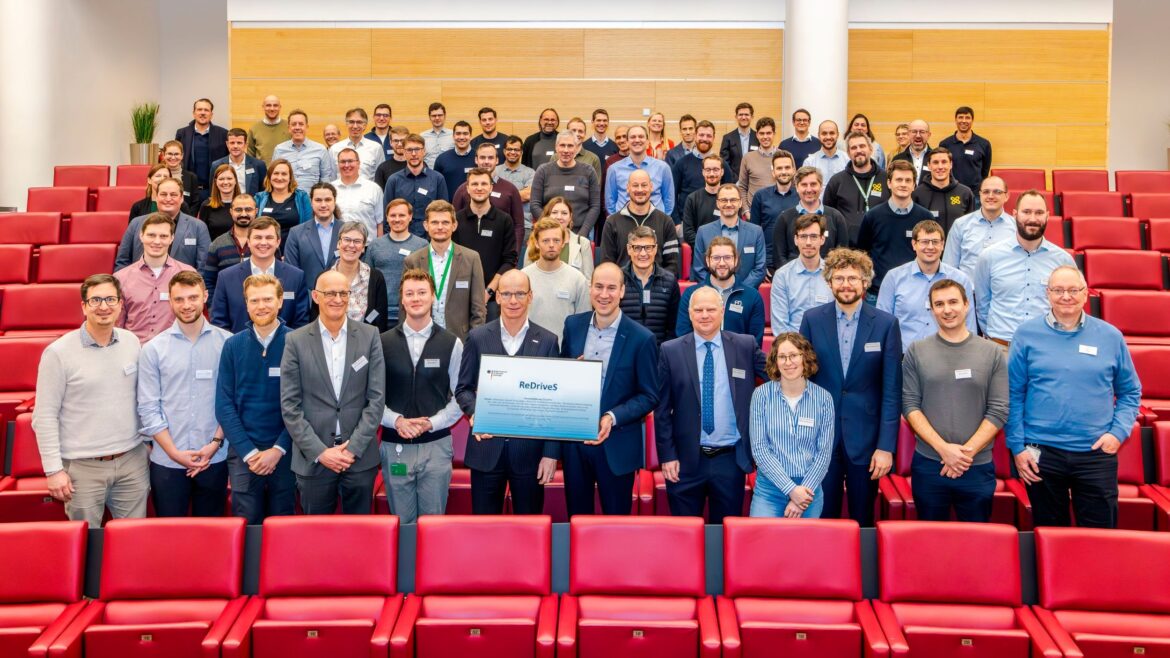 Schaeffler asume la dirección del proyecto de investigación ReDriveS para un uso sostenible y circular de los accionamientos de ejes eléctricos