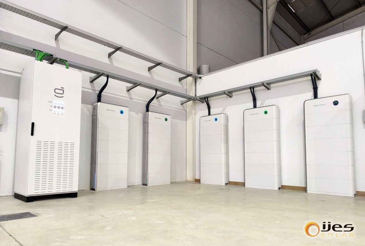 Ijes Solar garantiza el suministro eléctrico ininterrumpido en la empresa Mundobarquillo con un backup solar sin corte de energía