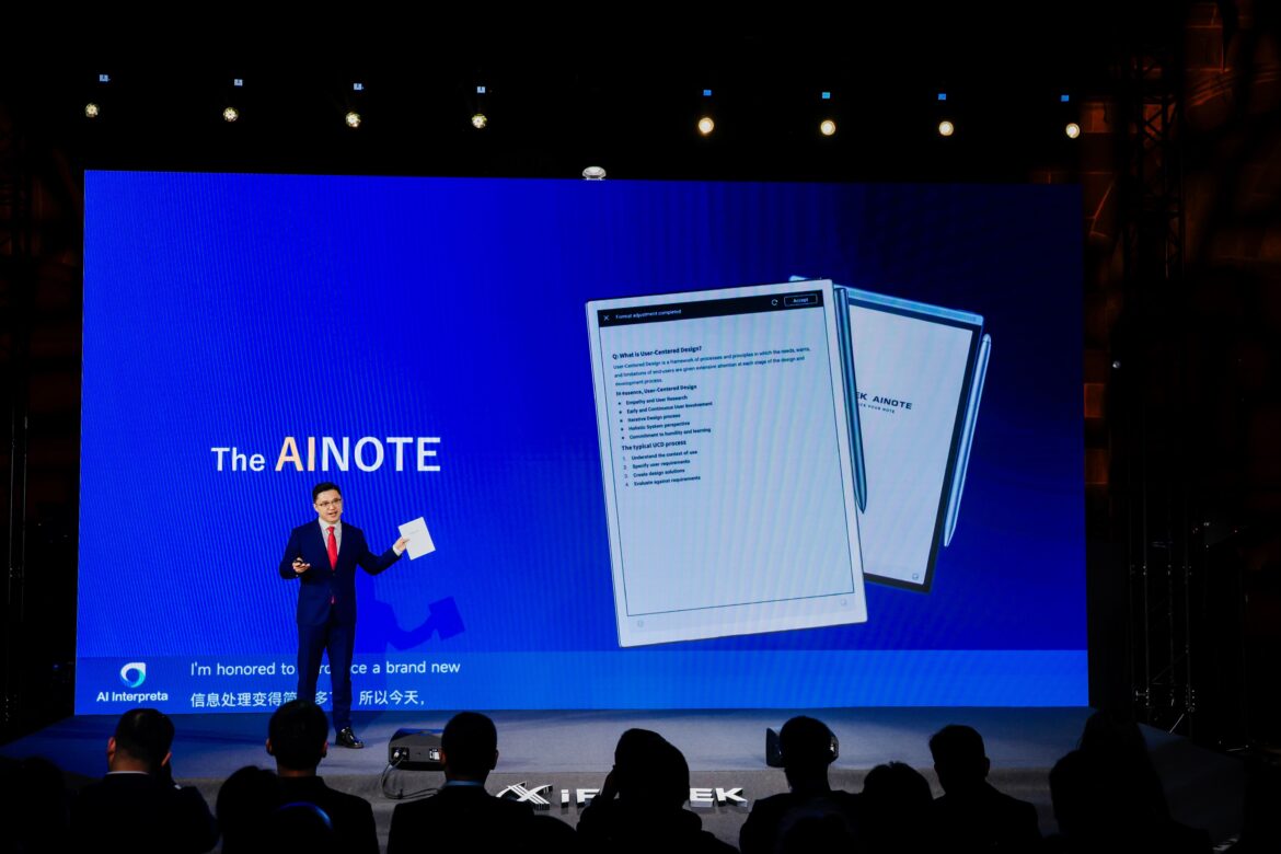 iFLYTEK presenta AINOTE 2, la tablet de tinta electrónica con IA más delgada del mundo, en MWC26