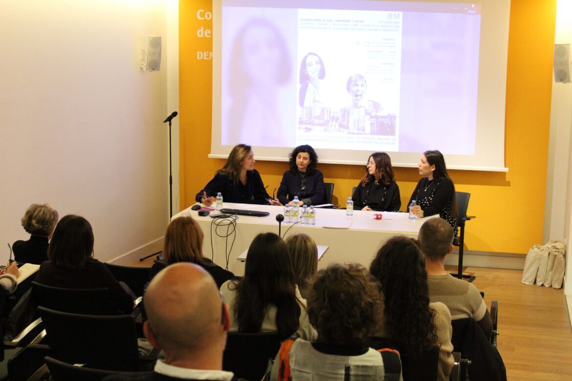 El COACM reflexiona en Toledo sobre urbanismo y perspectiva de género con motivo del 8M