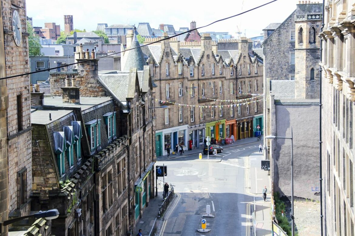 Semana Santa 2026: los destinos más buscados y dónde pueden ahorrar más los españoles según KAYAK