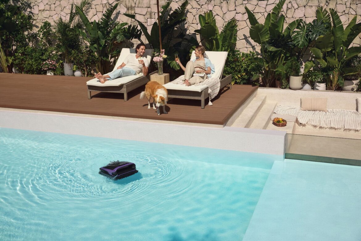 Sale al mercado Beatbot Sora 70, el nuevo robot limpiafondos para piscinas premiado en cinco ocasiones