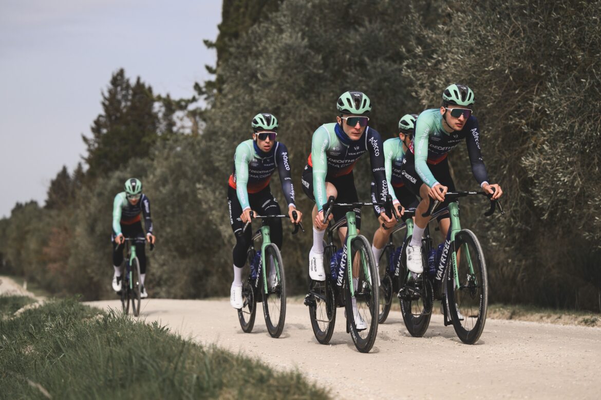 Adecco busca un/a Sports Content Creator para vivir las grandes citas del ciclismo desde dentro 