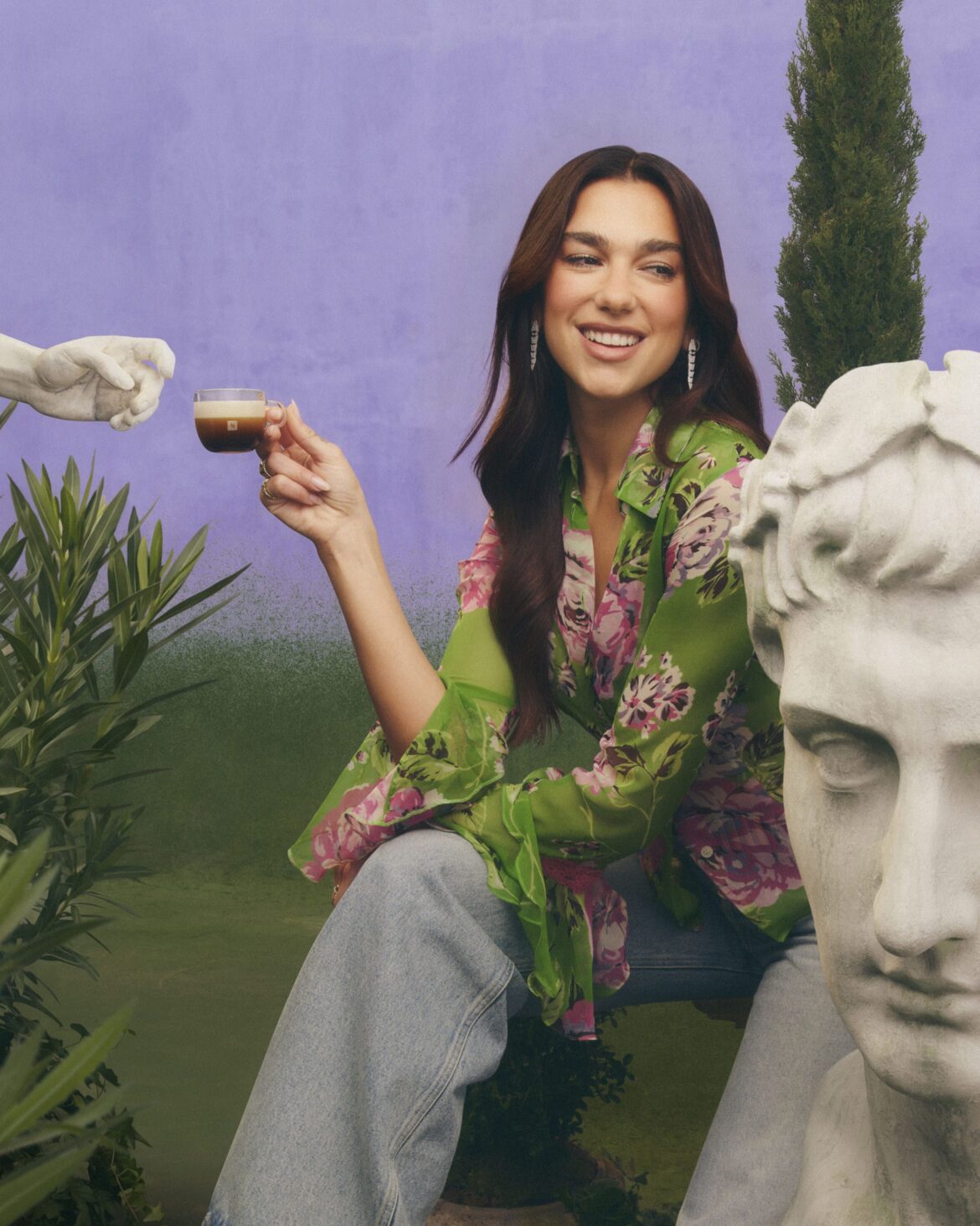 El nuevo mundo Vertuo Up de Nespresso, con la embajadora mundial de la marca, Dua Lipa