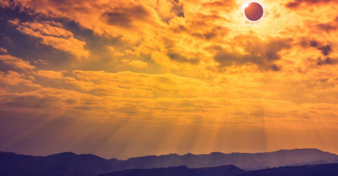 Camino de Santiago20 lanza una guía exclusiva para vivir el eclipse total de sol desde las rutas jacobeas