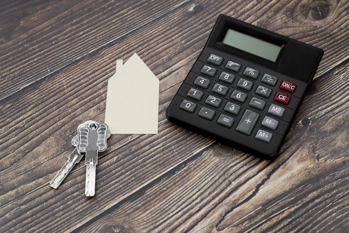 Los jóvenes destinan de media más del 40% de su salario neto al alquiler de una habitación