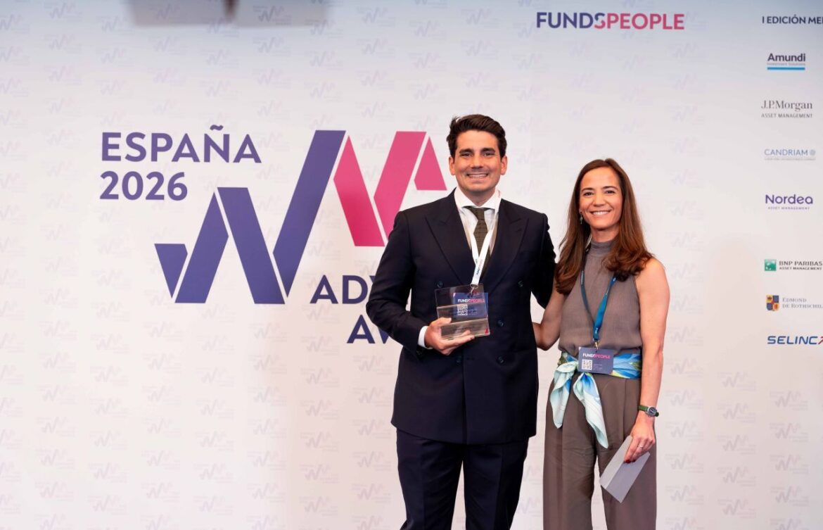 El oscense Eduardo Estallo, premiado como mejor agente de banca privada under-40 de España