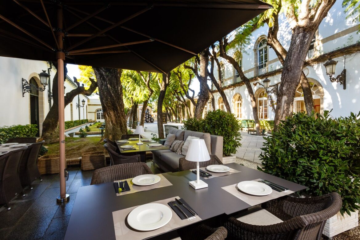 Toro Tapas inaugura su Raw Bar: una experiencia desde mediodía hasta el anochecer con cocina abierta
