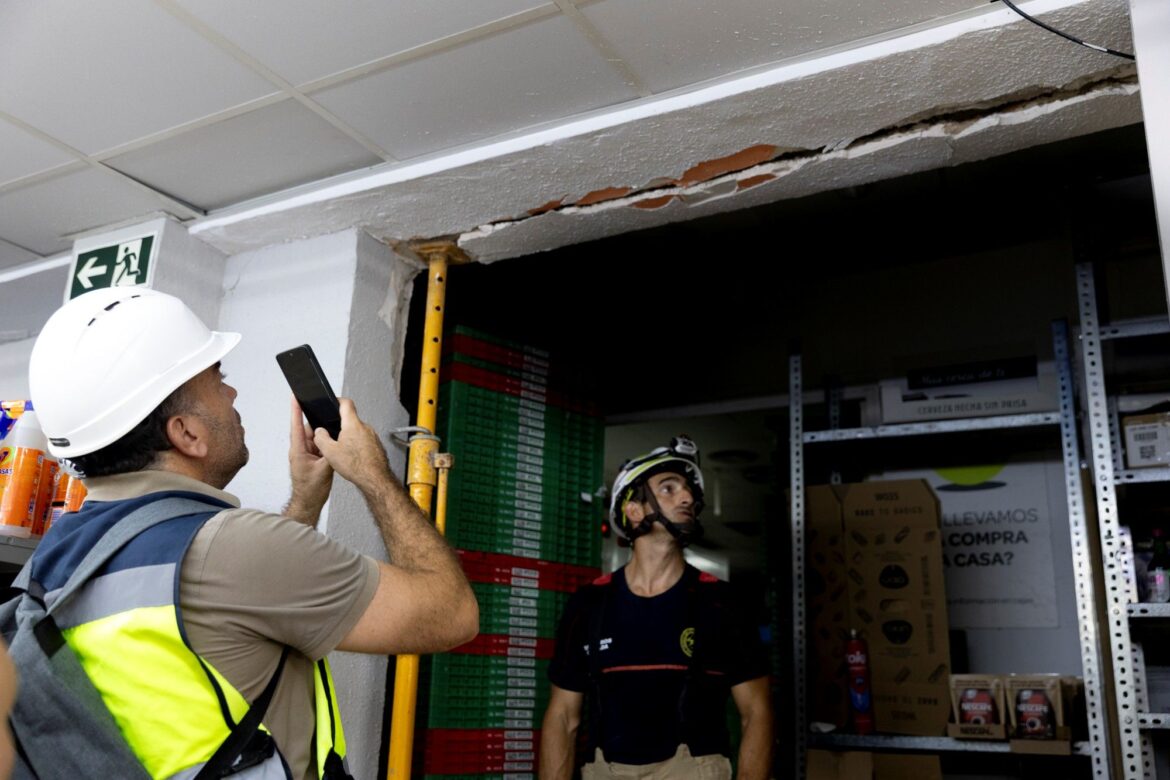Arquitectos técnicos y bomberos revisan más de 3.000 incidencias en edificios de Granada