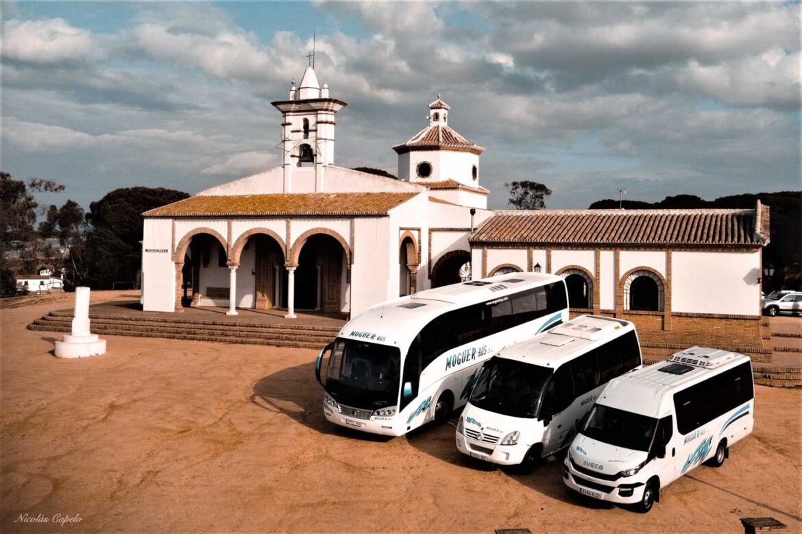 Moguerbus gestiona el transporte de grupos en Huelva tras 50 años de trayectoria