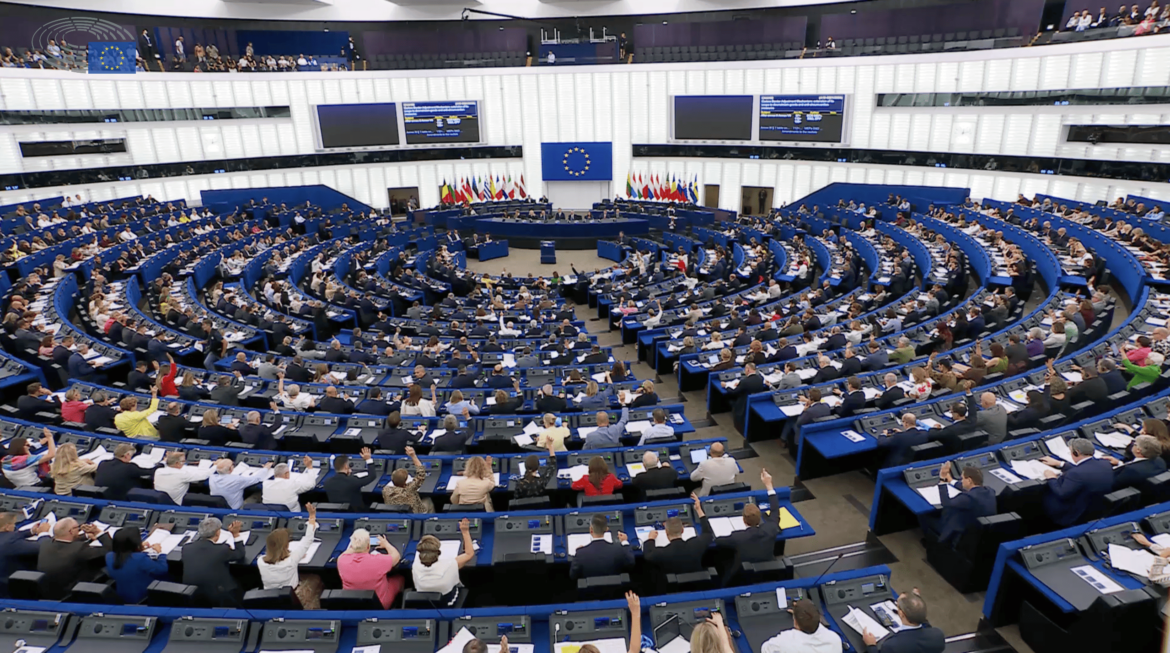 La AEA destaca el respaldo de la Eurocámara a reducir a 5 toneladas el umbral del CBAM para el aluminio