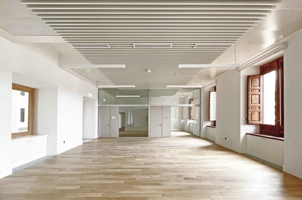 Nuncio Nuevo, una rehabilitación que devuelve espacio y luz a la arquitectura de Haan