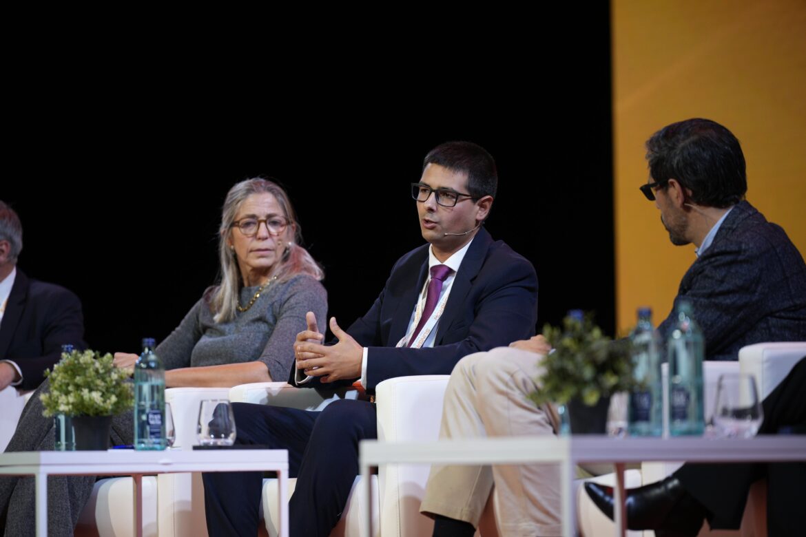 Sungrow destaca el papel de la eficiencia y la seguridad en la evolución del almacenamiento energético en el XIII Foro Solar