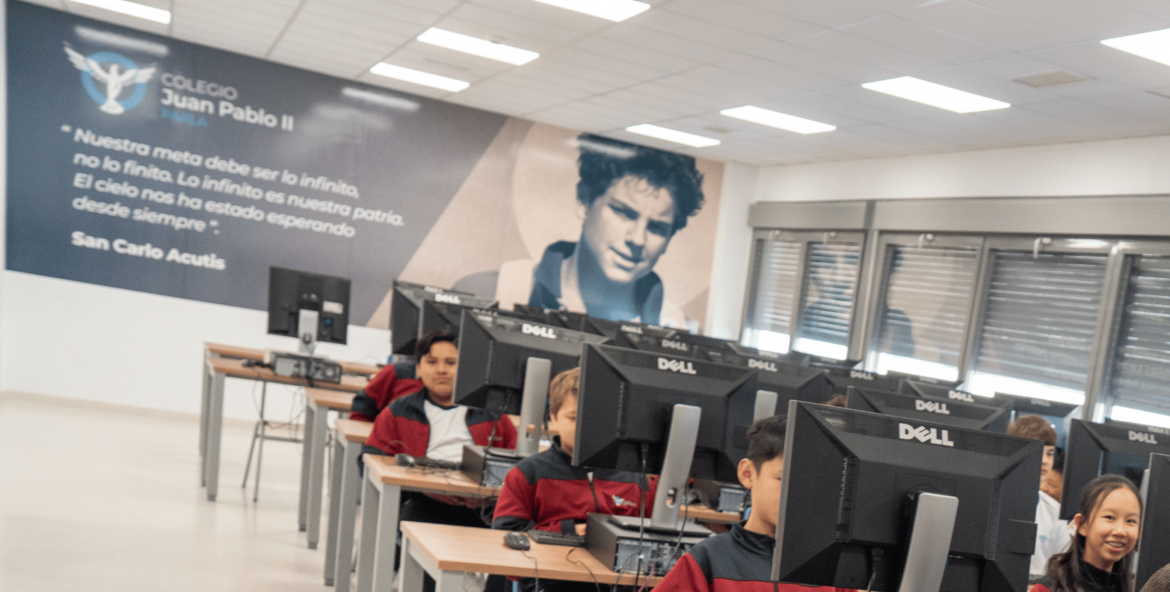 Aulas con historia: el Colegio Juan Pablo II de Parla dedica sus espacios a vidas ejemplares