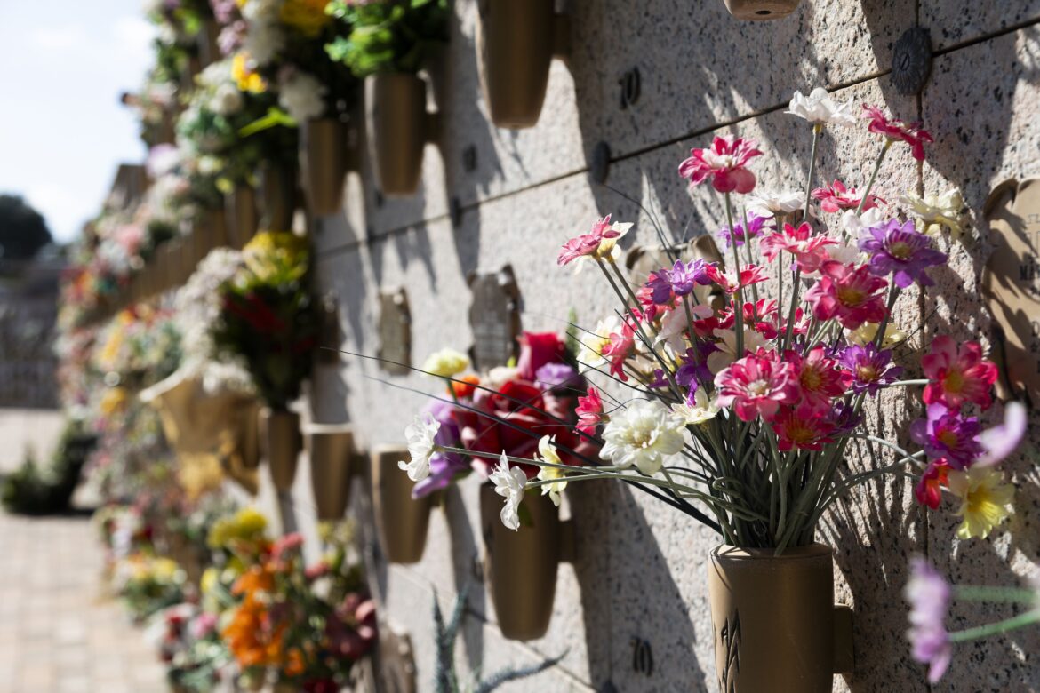 Parcesa facilita el acceso al Parque Cementerio de La Paz con microbuses gratuitos el Día de los Santos